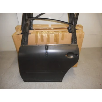 GOLA VRATA ZADAJ LEVA Volkswagen Passat 2002 1.6 3B5833051AB