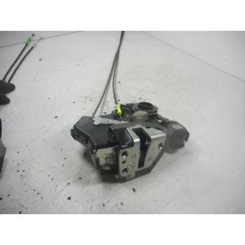 ZAKLEP  SPREDAJ DESNA Toyota Avensis 2007 2.2 DID SW 6903002162