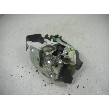 ZAKLEP  ZADAJ LEVA Mitsubishi Colt 2004 1.1 MPI 5715A027