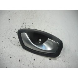 KLJUKA NOTRANJA SPREDAJ LEVA Renault MEGANE III  2009 1.5 DCI GRANDTOUR 826730001R