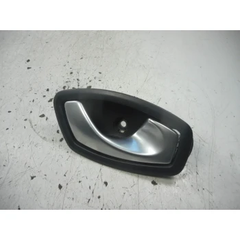 KLJUKA NOTRANJA SPREDAJ LEVA Renault MEGANE III  2009 1.5 DCI GRANDTOUR 826730001R
