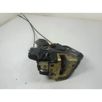 CHIUSURA SERRATURA PORTA POSTERIORE DESTRA Toyota Corolla 2005 1.4 D4D avt. 6905002102