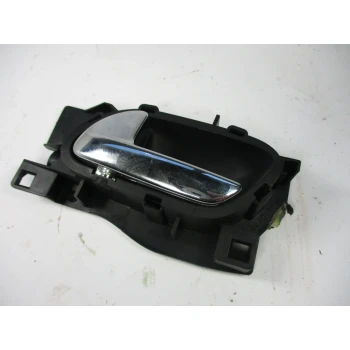 KLJUKA NOTRANJA  ZADAJ LEVA Peugeot 407 2006 2.2 HDI
