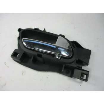 KLJUKA NOTRANJA  SPREDAJ DESNA Peugeot 407 2006 2.2 HDI