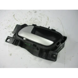 KLJUKA NOTRANJA SPREDAJ LEVA Peugeot 207 2008 1.4
