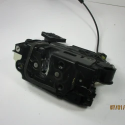 ZAKLEP ZADAJ LEVA Seat Leon 2013 1.6TDI 5K4839015Q ZAKLEP ZADAJ LEVA Seat Leon 2013 1.6TDI 5K4839015Q