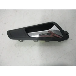 KLJUKA NOTRANJA  SPREDAJ DESNA Volkswagen Passat 2006 2.0 TDI 3c1837114b