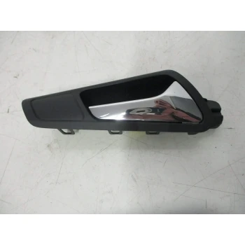 KLJUKA NOTRANJA  SPREDAJ DESNA Volkswagen Passat 2006 2.0 TDI 3c1837114b