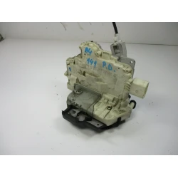 ZAKLEP  SPREDAJ DESNA Audi A4, S4 2005 2.0TDI AVANT 8E1837016AA