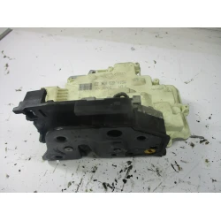 ZAKLEP ZADAJ LEVA Volkswagen Passat 2008 1.9 TDI 3C4839015A ZAKLEP ZADAJ LEVA Volkswagen Passat 2008 1.9 TDI 3C4839015A