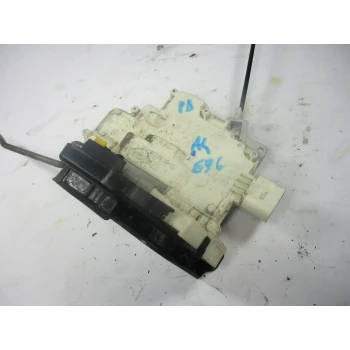 ZAKLEP  SPREDAJ DESNA Audi A4, S4 2007 2.0TDI AVANT 8e0837016aa