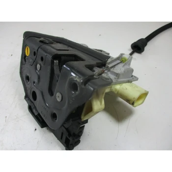 ZAKLEP  ZADAJ LEVA Volkswagen Passat 2007 2.0TDI 3C4839015A