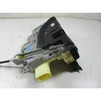 ZAKLEP  SPREDAJ DESNA Volkswagen Passat 2007 2.0TDI 3C1837016A