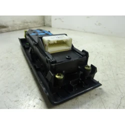 STIKALO STEKLA Toyota Corolla Verso 2007 2.2D4D 84820-0f030-00