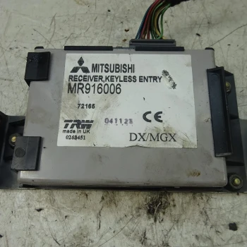 RAČUNALNIK MOTORJA Mitsubishi Carisma 2004 1.6 mr916006