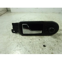 KLJUKA NOTRANJA SPREDAJ LEVA Volkswagen Golf 2000 1.4
