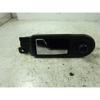 KLJUKA NOTRANJA SPREDAJ LEVA Volkswagen Golf 2000 1.4