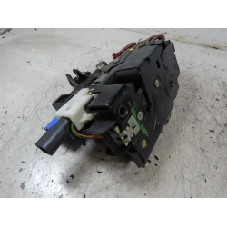 ZAKLEP  SPREDAJ DESNA Volkswagen Touareg 2003 5.0TDI 3d1837016a