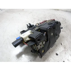 ZAKLEP  ZADAJ DESNA Volkswagen Touareg 2003 5.0TDI 7l0839016b
