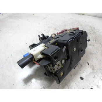 ZAKLEP  ZADAJ DESNA Volkswagen Touareg 2003 5.0TDI 7l0839016b