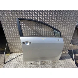 DOOR FRONT RIGHT Toyota Corolla Verso 2006 2.2D4D