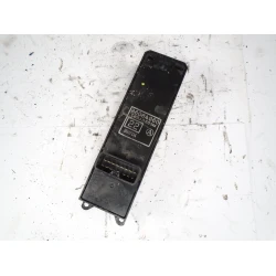 STIKALO STEKLA Mitsubishi Outlander 2007 2.0 D 8608a060