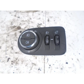 STIKALO LUČI Opel Corsa 2013 1.4 16V 13310331