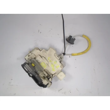 ZAKLEP  ZADAJ DESNA Audi A4, S4 2006 2.0TDI aut. 8e0839016aa