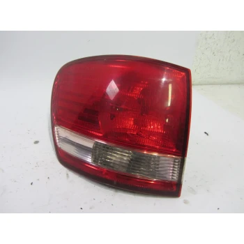 FARO POSTERIORE SINISTRO Toyota Avensis 2001 VERSO 2.0