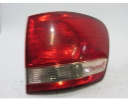 FARO POSTERIORE DESTRO Toyota Avensis 2001 VERSO 2.0