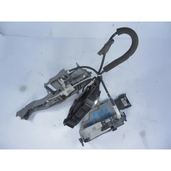 ZAKLEP  ZADAJ DESNA Peugeot 3008 2010 1.6 HDI 9138Z9