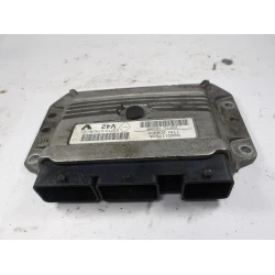 RAČUNALNIK MOTORJA Dacia DUSTER 2011 1.6 16V 237101830r   237100740r