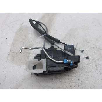 ZAKLEP  SPREDAJ DESNA Hyundai i20 2009 1.4 813201j030