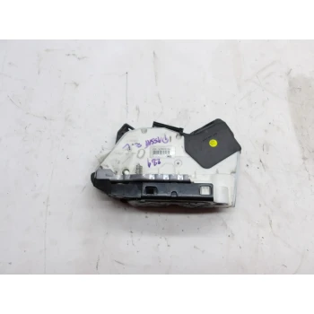 ZAKLEP  ZADAJ LEVA Volkswagen Passat 2015 2.0 TDI AUT 4MATIC VARIANT 5e0839015a
