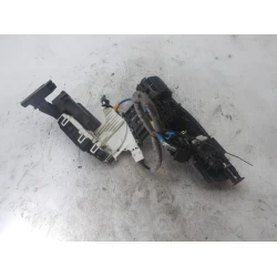 DOOR LOCK FRONT RIGHT Mercedes-Benz CLA 2015 180D AUT. A1667200435 DOOR LOCK FRONT RIGHT Mercedes-Benz CLA 2015 180D AUT. A1667200435