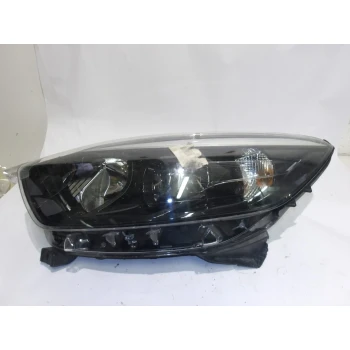 HEADLIGHT LEFT Renault Captur 2014 1.5DCI 260600723R