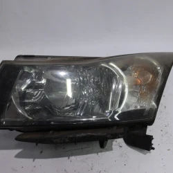 HEADLIGHT LEFT Chevrolet Cruze 2010 1.8 16V AUT. 95479488