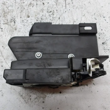 ZAKLEP  SPREDAJ DESNA Dacia DUSTER 2025 1.2 4X4 805022447R