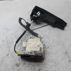 ZAKLEP  ZADAJ LEVA Audi A5, S5 2010 2.0 TDI AUT 8k0839015c