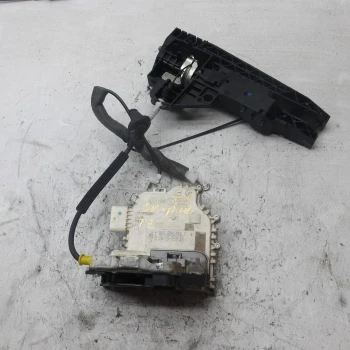 ZAKLEP  ZADAJ LEVA Audi A5, S5 2010 2.0 TDI AUT 8k0839015c