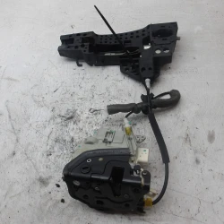 ZAKLEP  ZADAJ LEVA Audi A5, S5 2010 2.0 TDI AUT 8k0839015c