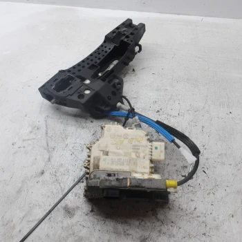 ZAKLEP  SPREDAJ DESNA Audi A5, S5 2010 2.0 TDI AUT 8j1837016c