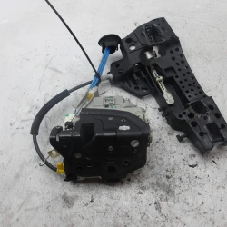 ZAKLEP  SPREDAJ DESNA Audi A5, S5 2010 2.0 TDI AUT 8j1837016c