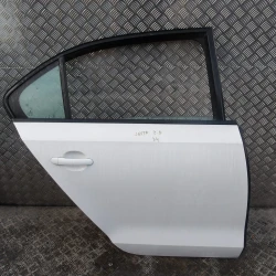GOLA VRATA ZADAJ DESNA Volkswagen Jetta 2011 1.6 TDI 5C6833056A