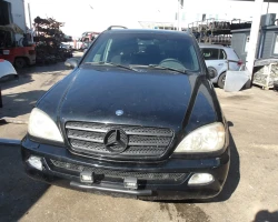 AUTO PER PEZZI Mercedes-Benz M-Klasse 2002 ML 270 CDI AUT.