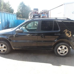 AUTO PER PEZZI Mercedes-Benz M-Klasse 2002 ML 270 CDI AUT.