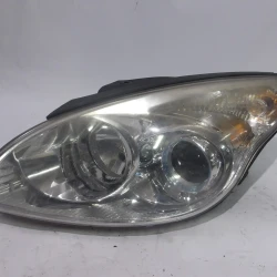 HEADLIGHT LEFT Hyundai i30 2009 1.4 921012L120