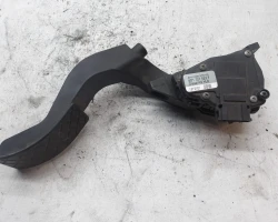 PEDAL PLINA ELEKTRIČEN Volkswagen Passat 2002 1.9 8d1721523f