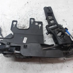 CHIUSURA SERRATURA PORTA ANTERIORE SINISTRA Ford Fiesta 2011 1.4 GPL 8a6a-a21813-ae