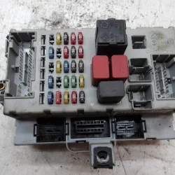 CENTRALINA SCATOLA FUSIBILI Fiat Punto 2005 1.2 51744896 CENTRALINA SCATOLA FUSIBILI Fiat Punto 2005 1.2 51744896